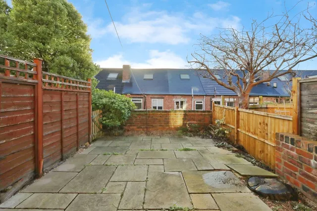 Photo 2 — Graham Road, Sheffield, S10