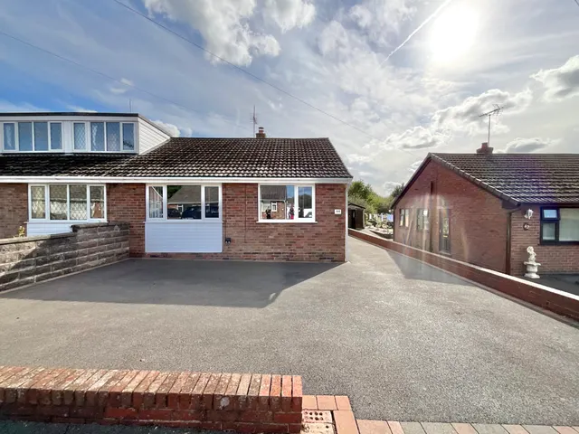Thorley Drive, Cheadle, ST10, photo 1