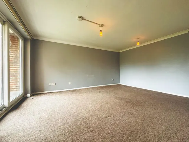 Photo 2 — Bracken Crescent, Bishopstoke, EASTLEIGH, Hampshire, SO50 8ND