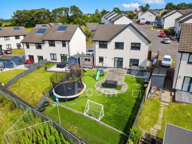 Auldlea Gardens, Beith, KA15, photo 2