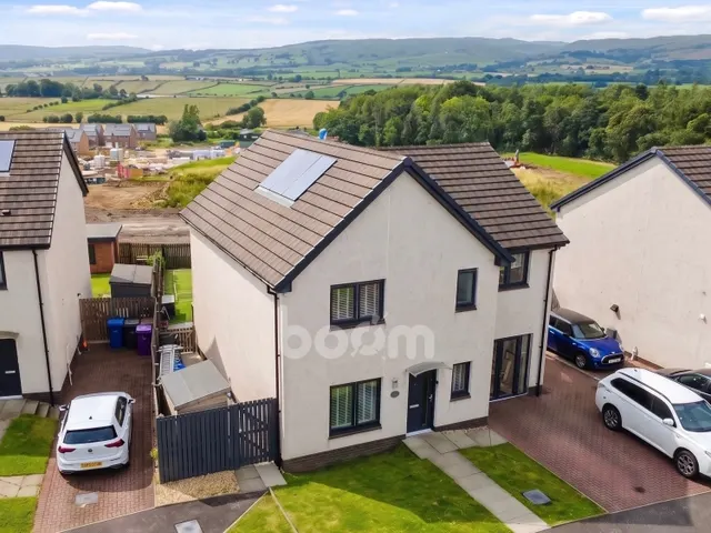 Auldlea Gardens, Beith, KA15, photo 1
