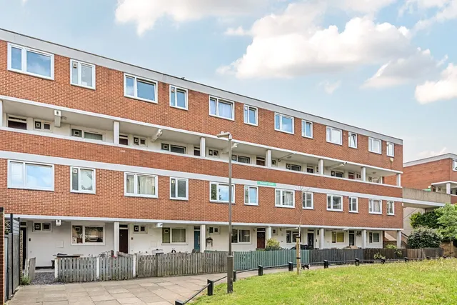 Photo 3 — Parkham Street, Battersea, London, SW11