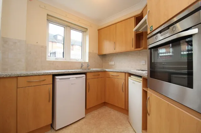 Parkland Grove, Ashford, TW15, photo 2