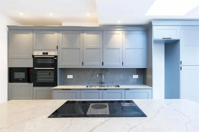 Sandringham Avenue, London SW20 8JY, photo 1