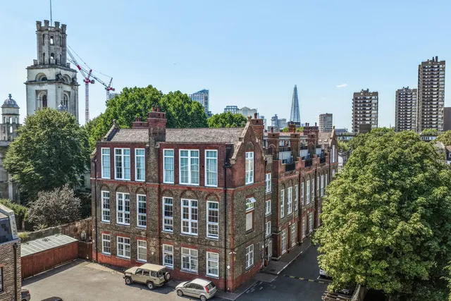 School Mews, London, E1, photo 1
