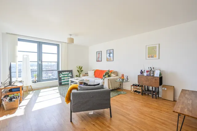 Flat 13, 600 Commercial Road, London, photo 1