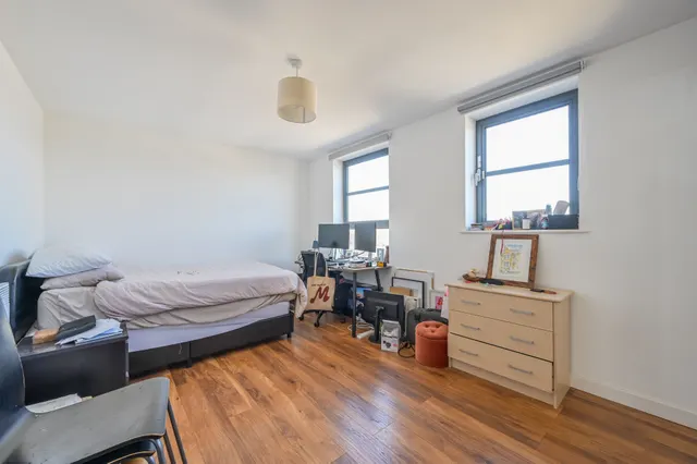Photo 3 — Flat 13, 600 Commercial Road, London