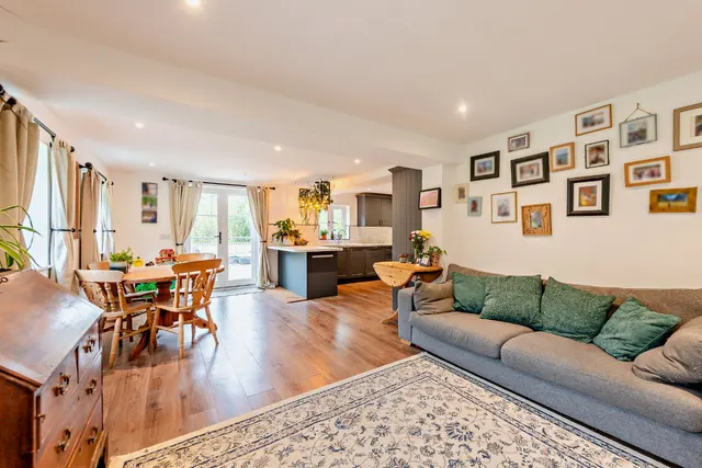 Photo 3 — Goose Rye Road, Worplesdon, Guildford, GU3 3RQ
