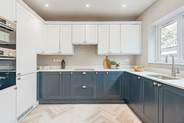 The Close, Horley, RH6, photo 2