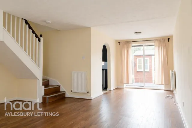 Friarscroft Way, HP20, photo 3
