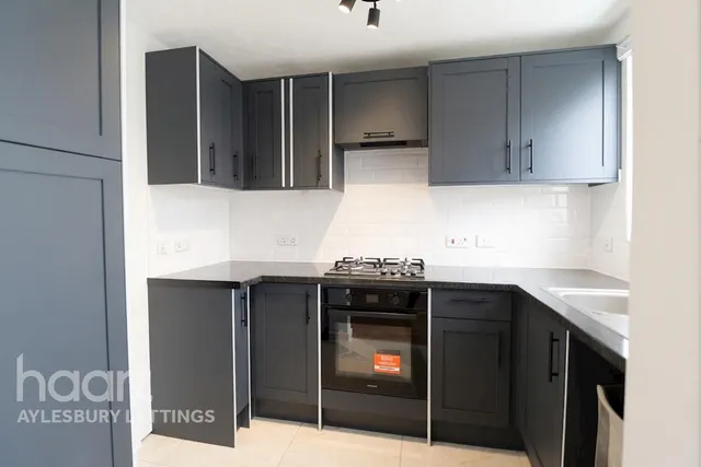 Friarscroft Way, HP20, photo 2