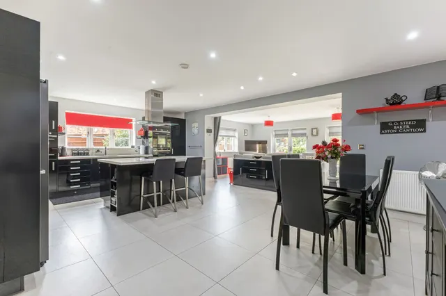 Photo 2 — Wesley Gardens, Pebworth, CV37