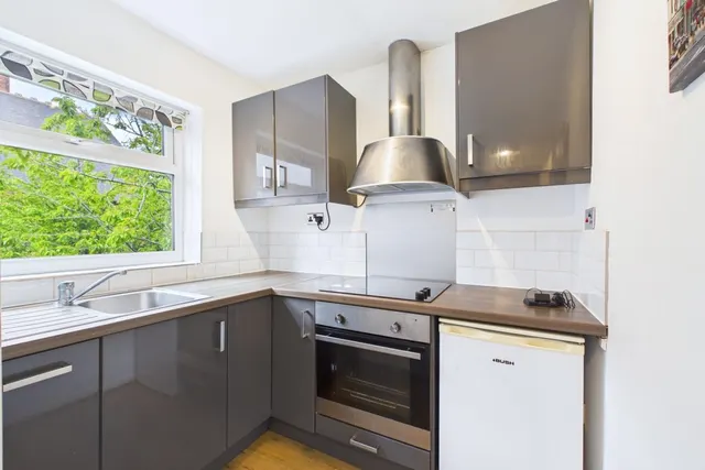 Hitchman Court, CV31, photo 2