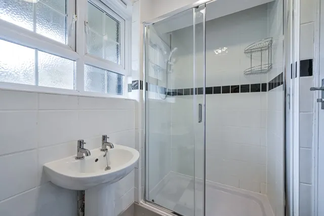 Spencer Road, London, SW20, photo 3