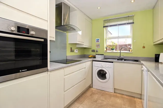 Long Meadow Drive, Hinckley, LE10, photo 2