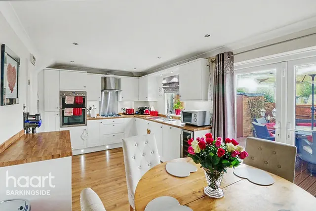 Hurstleigh Gardens, Clayhall, IG5, photo 3