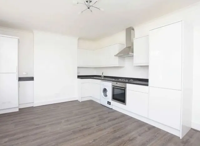 Ravenshurst Avenue, Hendon, NW4, photo 3
