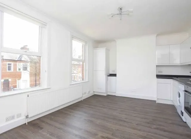 Ravenshurst Avenue, Hendon, NW4, photo 2