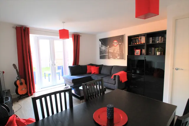 Photo 2 — Alcock Crescent, Dartford