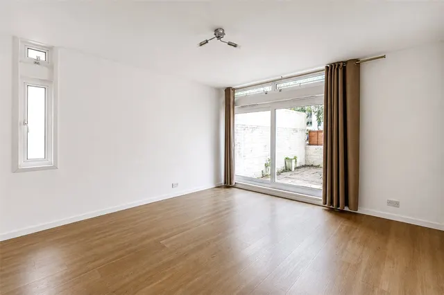 Cedars Road, London, SW4, photo 2