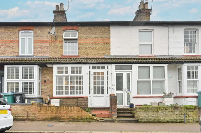 25 Grover Road, Watford, photo 1