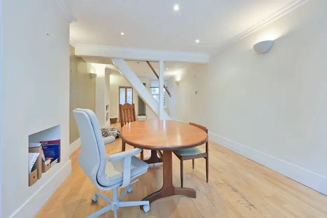 Photo 3 — 25 Grover Road, Watford