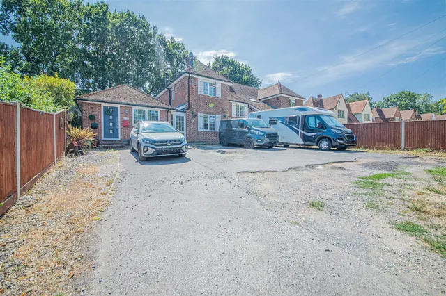 Leigh Road, Chandler's Ford, Eastleigh, Hampshire, SO53 3AX, photo 1
