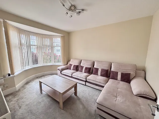 Chanterlands Avenue, HULL, photo 1