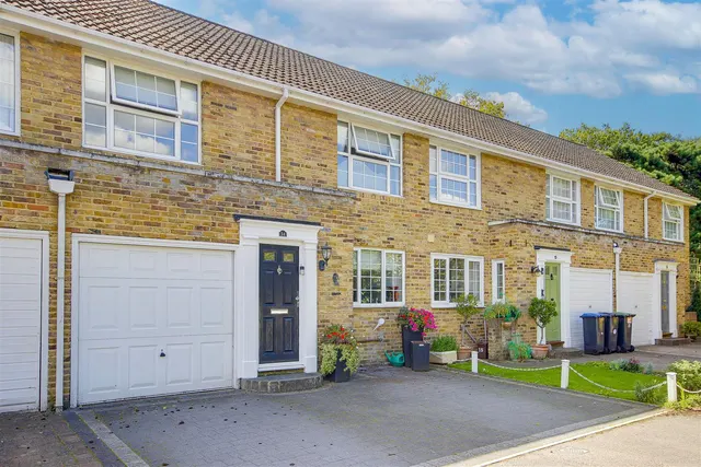 Laura Close, Enfield, EN1, photo 1