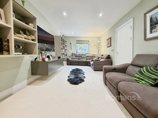 Kingfisher Drive, Camberley, GU15, photo 3