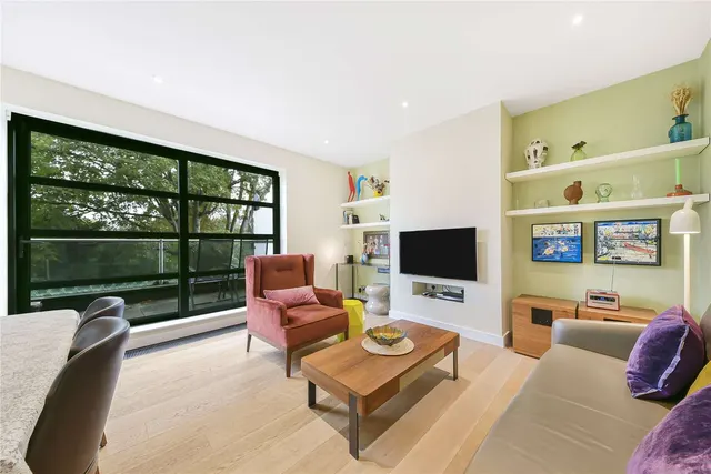 Haverstock Hill, London, NW3, photo 1