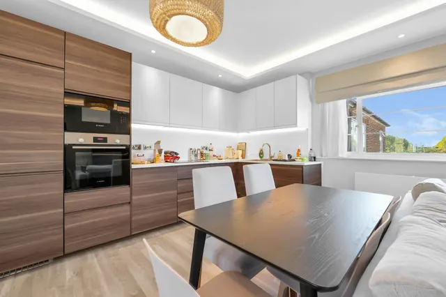 Willesden Lane, London, NW6, photo 2