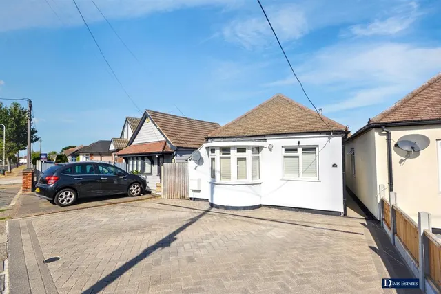The Crescent, Cranham, Upminster, RM14, photo 1
