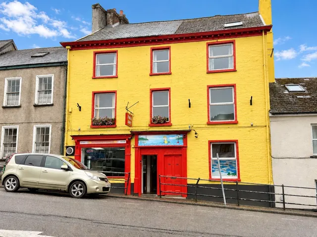 High Street, Honiton, EX14