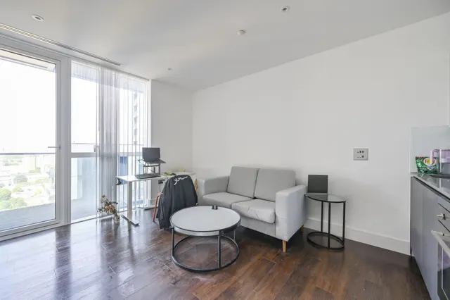 Flat 1210 Maine Tower, 9 Harbour Way, London, photo 1