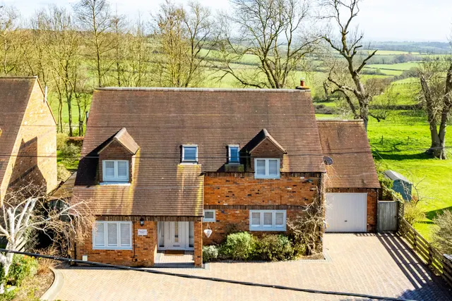 Manor Farm Cottage, Pitchcott, HP22, photo 1