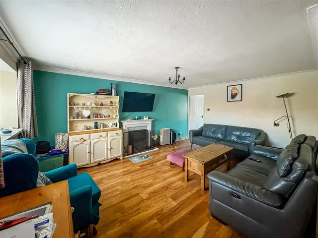 Douglas Close, Ford, photo 2