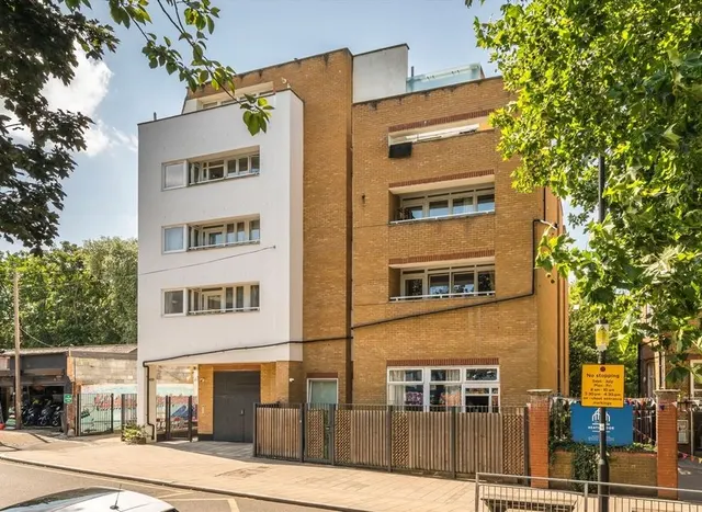 St. Rule Street, South Lambeth, SW8, photo 1