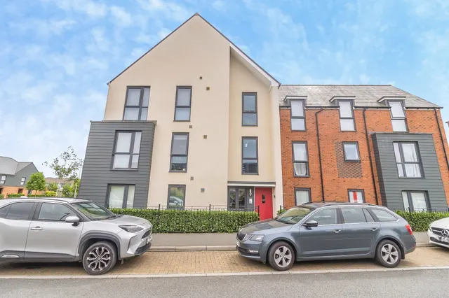 Vanguard Circle, Brooklands, Milton Keynes, photo 1