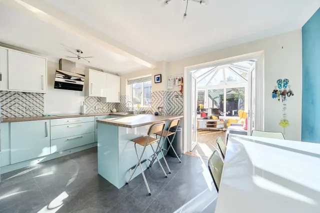 Photo 2 — Angel Meadows, Odiham, Hook, RG29 1AR