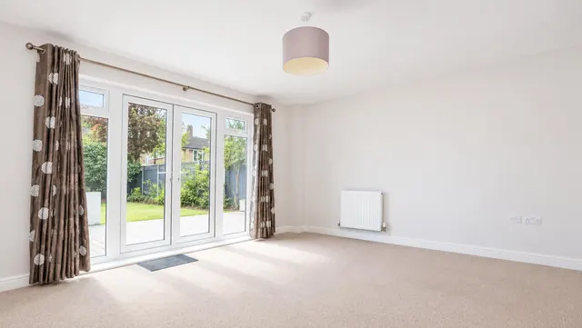 Fairwater Drive, Shepperton, TW17, photo 3