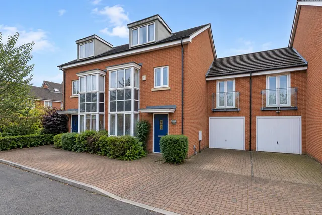 Fairwater Drive, Shepperton, TW17, photo 1