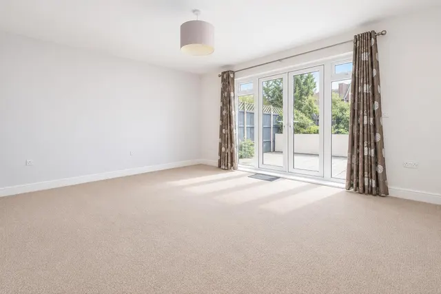 Fairwater Drive, Shepperton, TW17, photo 2