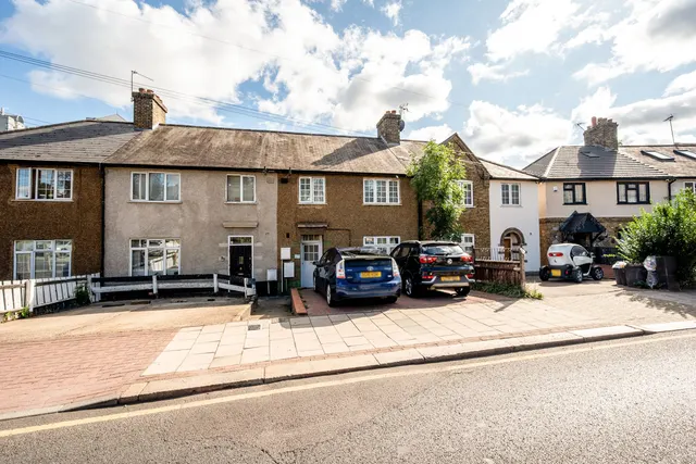 Photo 2 — Flat First Floor, 97 Buckhold Road, London