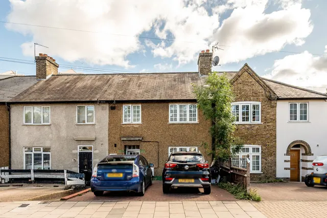 Flat First Floor, 97 Buckhold Road, London, photo 1