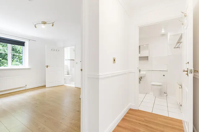 Whitworth Crescent, Enfield, EN3, photo 3