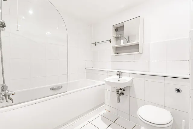 Whitworth Crescent, Enfield, EN3, photo 2