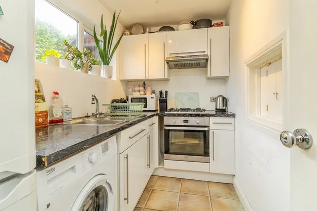 Photo 2 — Chepstow Drive, Bletchley, MILTON KEYNES