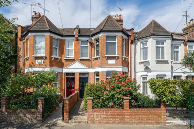 Pembroke Road, London, N10, photo 1