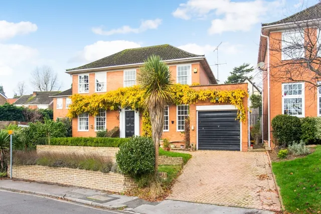 Fairford Close, Haywards Heath, RH16, photo 1